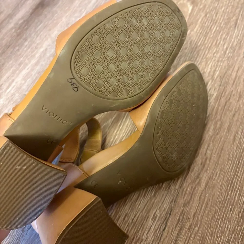 Vionic Buckle Strap Leather Block Heels - Chardonnay